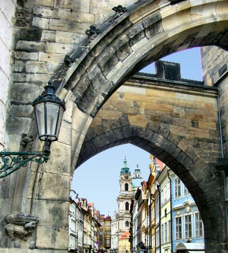 Prague : arcs de la Tour de la Poudrière.
