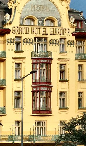 Prague : bow-window du grand htel Europa.