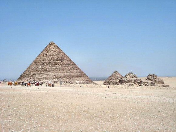 La pyramide de Mykérinos, à Gizeh.