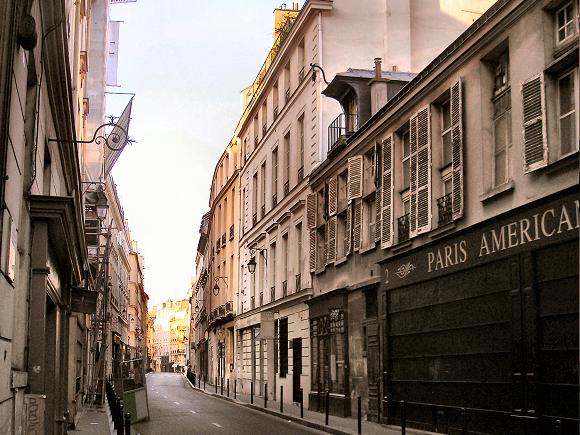 Rue Bonaparte, à Paris (6e).