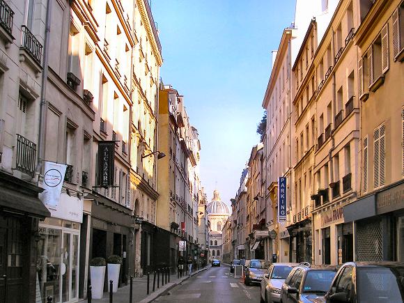 Rue Mazarine, à Paris (6e).