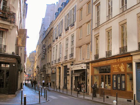 Rue Saint-André des Arts, à Paris (6e).