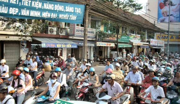 Vietnam : une rue de Ho Chi Minh Ville.