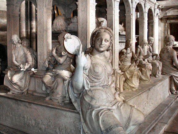 Sculptures du tombeau de Louis XII et d'Anne de Bretagne.