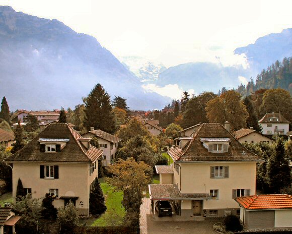 Une vallée des Alpes, en Suisse.