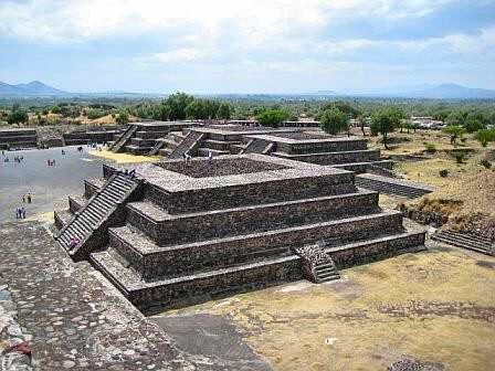 Mexique : ruines de Teotihuacan.