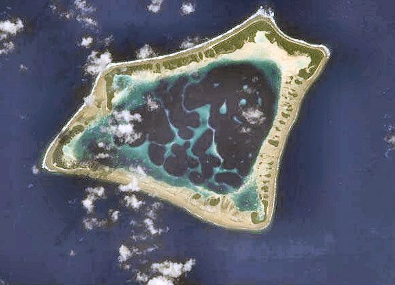 Tokelau : Atafu vu depuis l'espace.