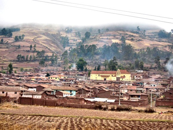 Pérou : un village de la vallée de l'Urubamba.