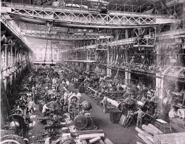 Usine Krupp : atelier de fabrication d'armes.