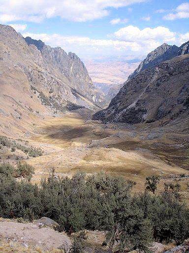 Une valle des Andes, au Prou.