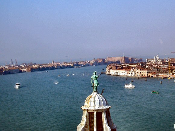 Venise : le canal de la Giudecca.