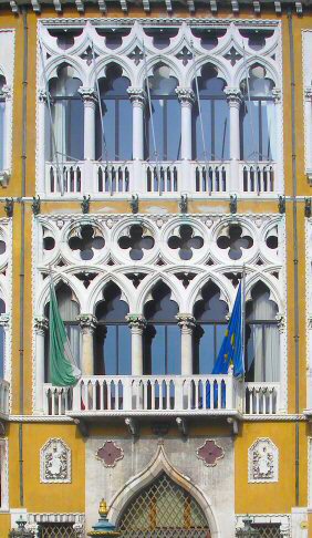 Venise : faade du palais Cavalli Franchetti.