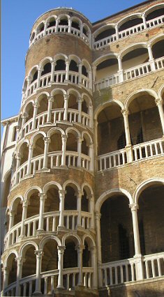 Venise : palais Contarini dal Bovolo.