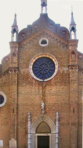 Venise : la façade principale de l'église des Frari.