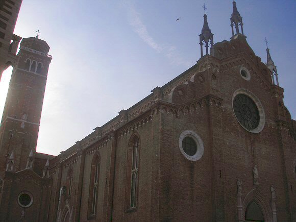 Venise : l'église Santa Maria Gloriosa dei Frari.
