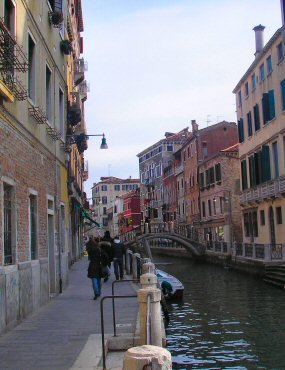 Venise : rio Marin et fondamenta Garzoti.
