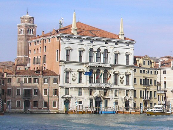 Venise : le palais Balbi.