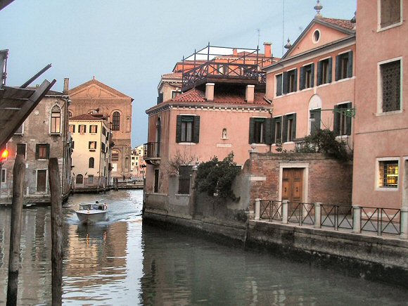 Venise : canal de Noale.