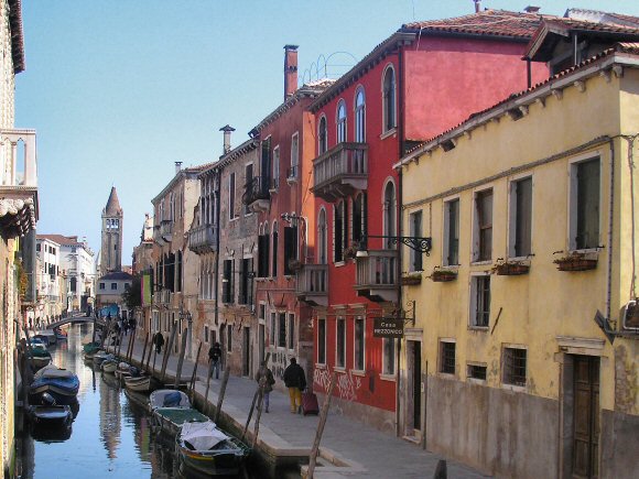 Venise : le rio San Barnaba.