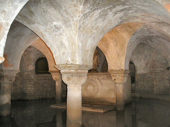 Venise : crypte de l'église San Zaccaria.