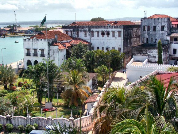 Zanzibar : le palais du peuple.