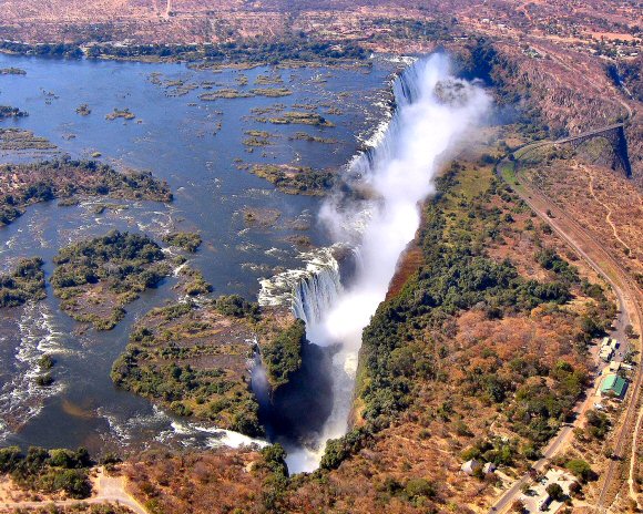 Zimbabwe : Chutes Victoria (Zambèze).