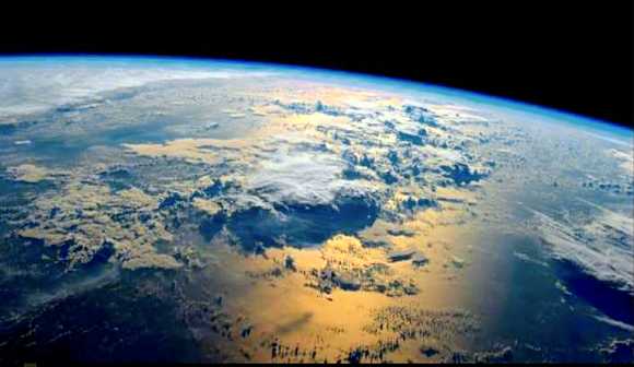 L'atmosphère de la Terre vue depuis l'espace.