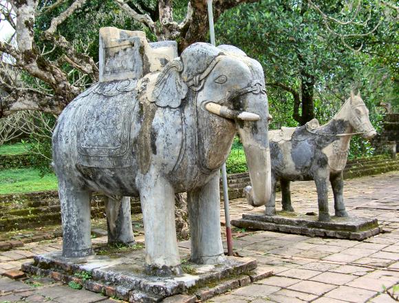 Vietnam : statue d'éléphant.