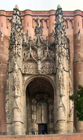 Photo d'un portail de la cathédrale d'Albi.