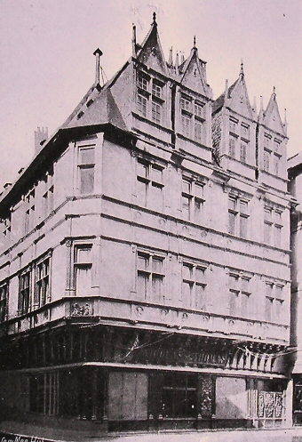L'Hôtel d'Armagnac de Rodez.